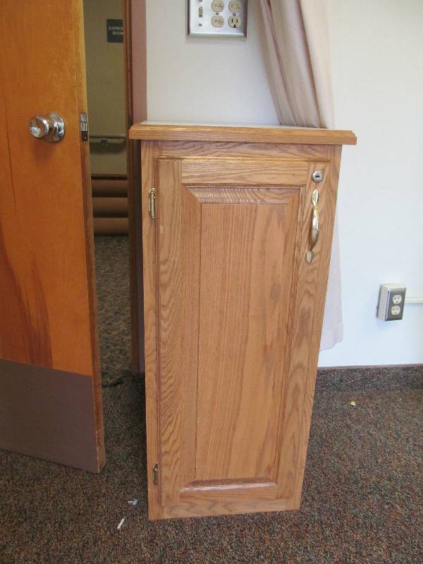 lot 385 image: (Rm 15) Floor Cabinet (17x22x36)