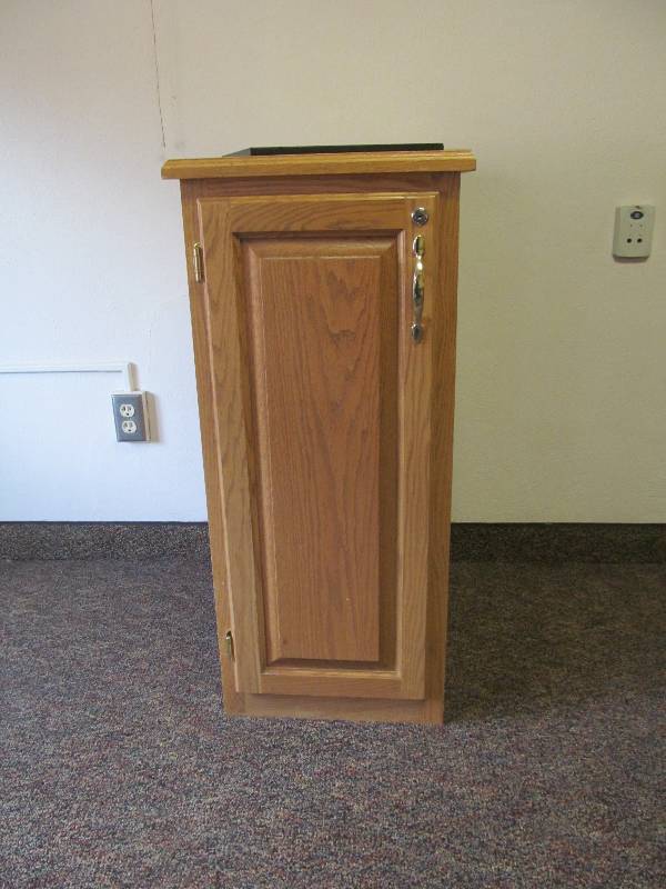 lot 390 image: (Rm 14) Floor cabinet (17x22x36)