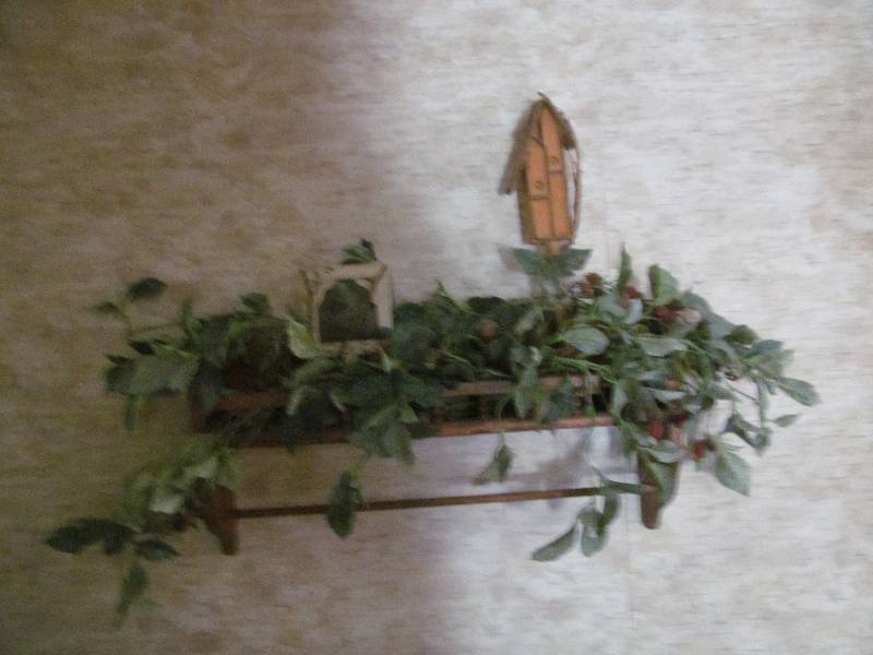 lot 397 image: (wall) wall dcor with birdhouse