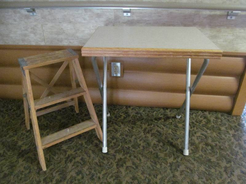 lot 402 image: Cleaning room-Step Ladder & Folding table