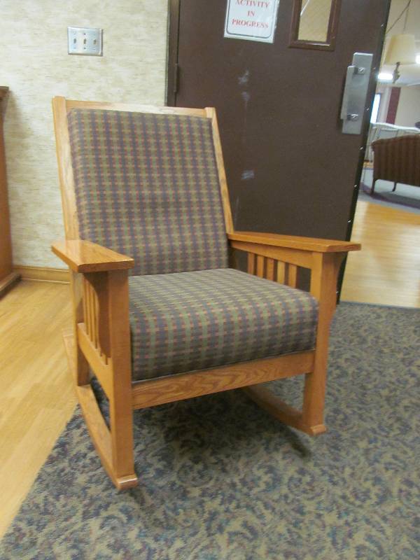lot 406 image: Cleaning room-Mission style wood rocker