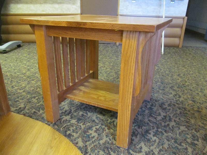 lot 407 image: Cleaning room-End table