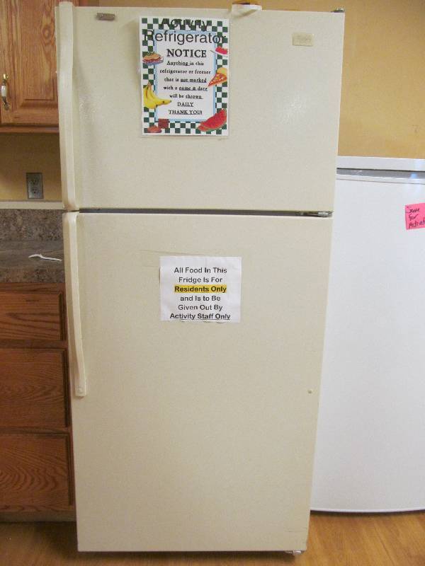 lot 414 image: Cleaning room-Whirlpoolfridge freezer- contents not included