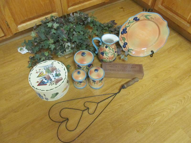 lot 416 image: Cleaning room-Kitchen Dcor