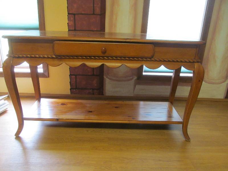 lot 423 image: Cleaning room-Sofa Table