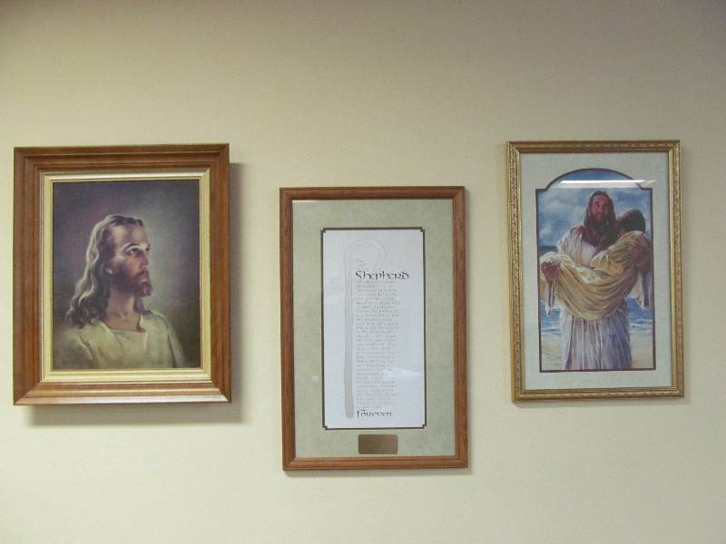 lot 433 image: Cleaning room-3 piece wall dcor group