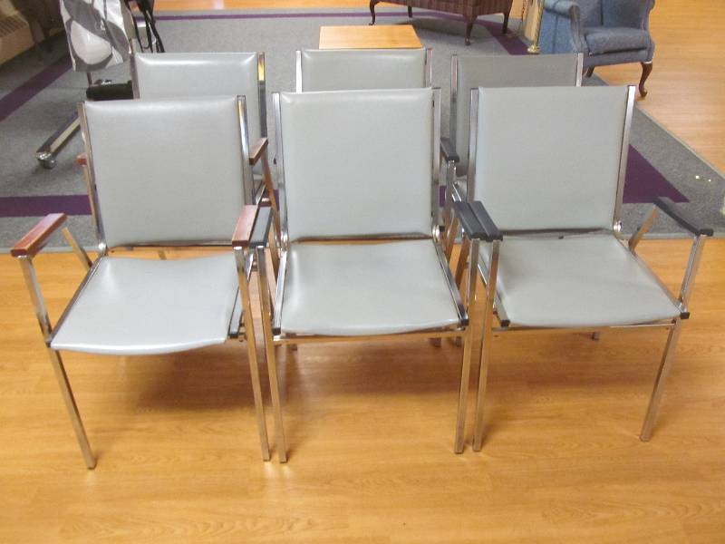 lot 437 image: Cleaning room-6 metal waiting room chairs