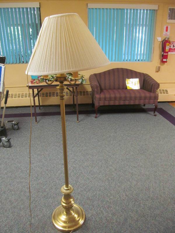 lot 446 image: Cleaning room-Lamp floor