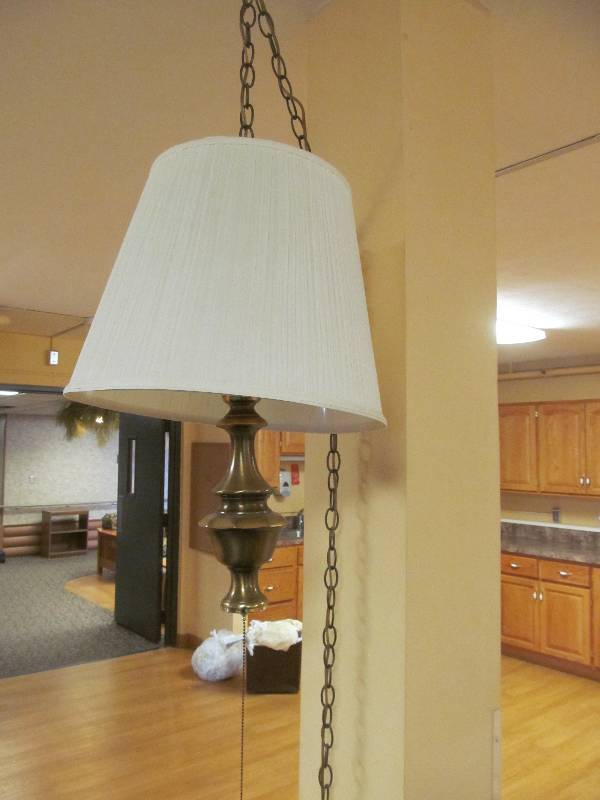 lot 447 image: Cleaning room-Hanging lamp