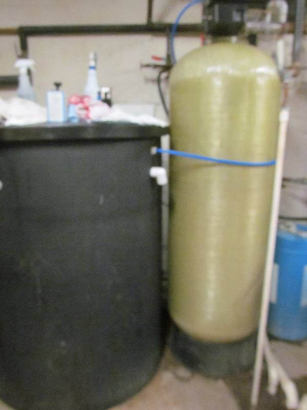 lot 463 image: Cleaning room-Culligan Hi-Flo 3E wlarge Brine tank-installed