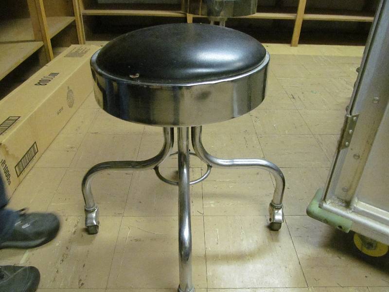 lot 474 image: Office 4- black stool