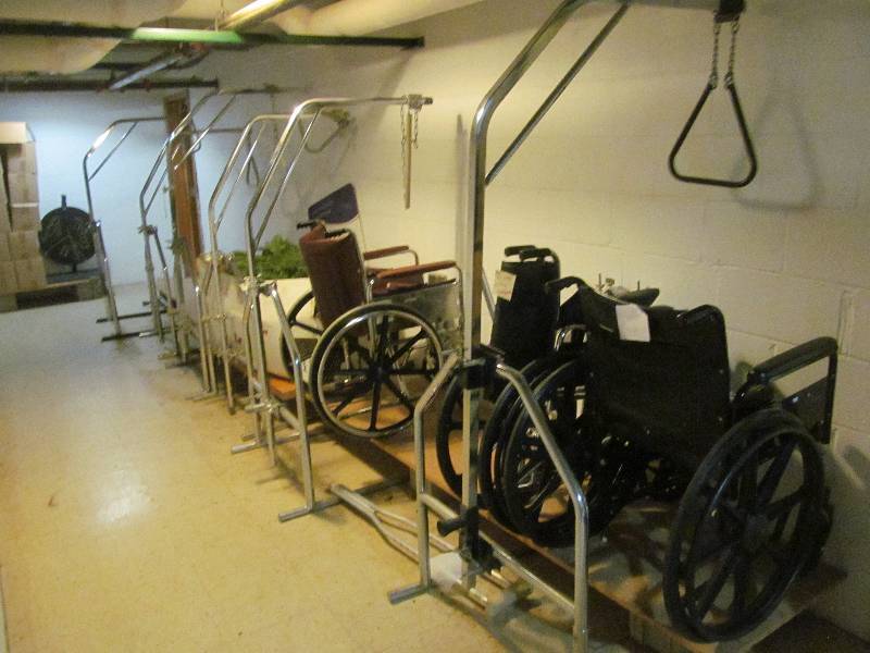 lot 477 image: Office 4- 6 swing bed frames