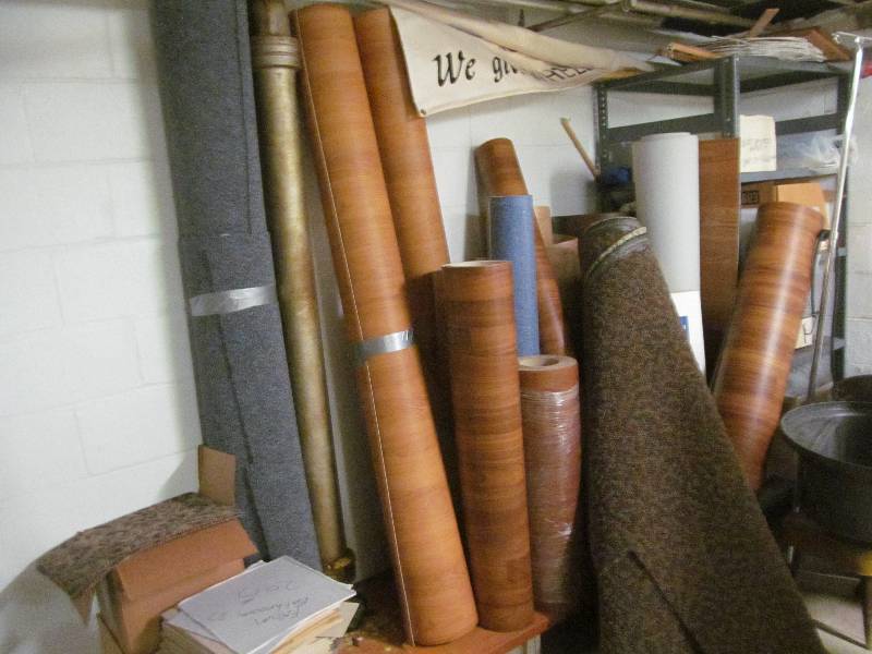 lot 486 image: Office 4- variety of vinyl floor ruminants