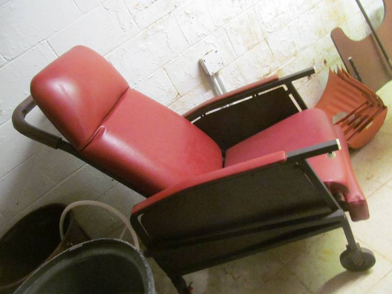 lot 487 image: Office 4- Geri chair