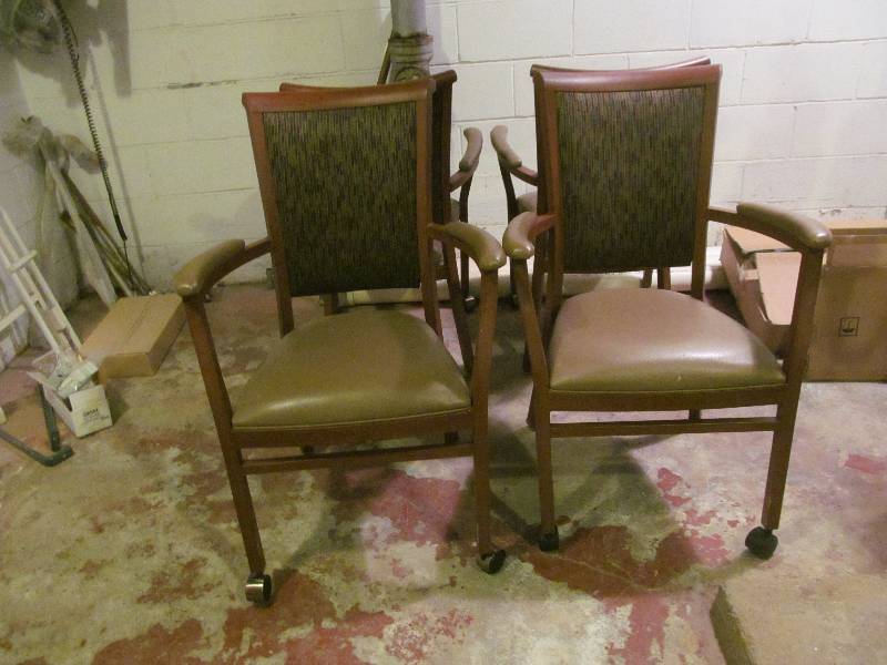 lot 491 image: Office 4- 4 arm rest chairs, wheels on front