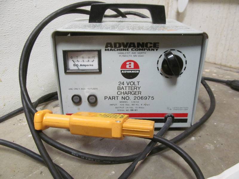 lot 503 image: B2- Advance 24 volt battery charger 206975