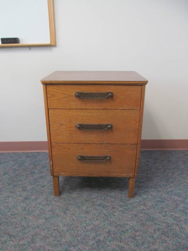 lot 507 image: B2- 3 drawer cabinet (22x17x29)