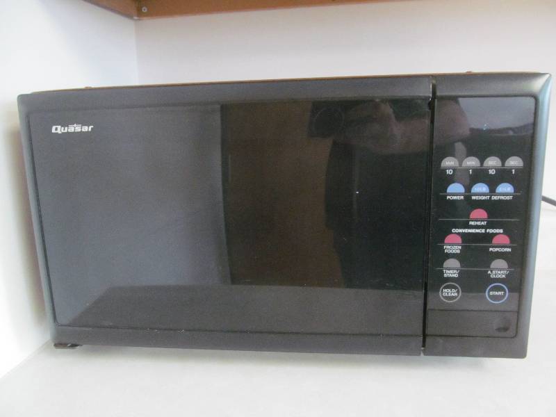 lot 510 image: B2- Quesar Microwave (20x13.5)
