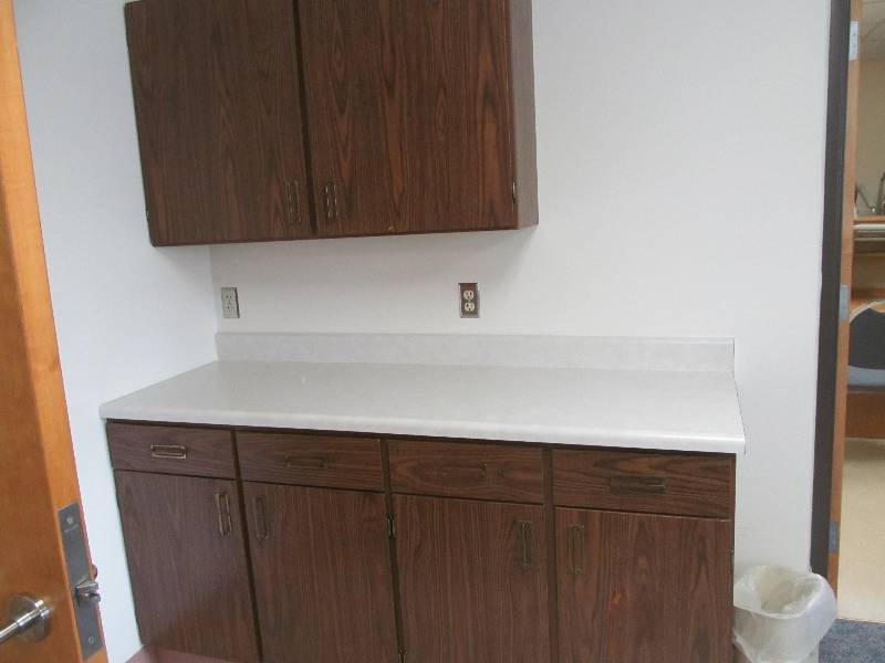 lot 511 image: B2-Cupboard upper(48x29x16) lower (70x25)