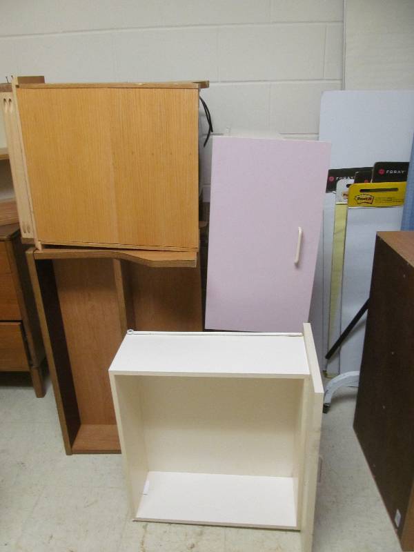 lot 515 image: B2- Bedside table parts