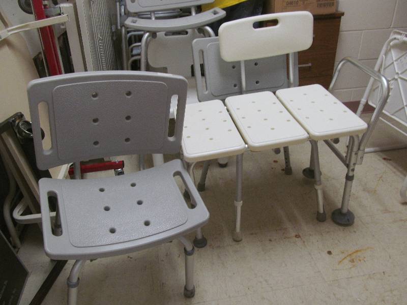 lot 521 image: B2- Group of shower tub chairs (5)