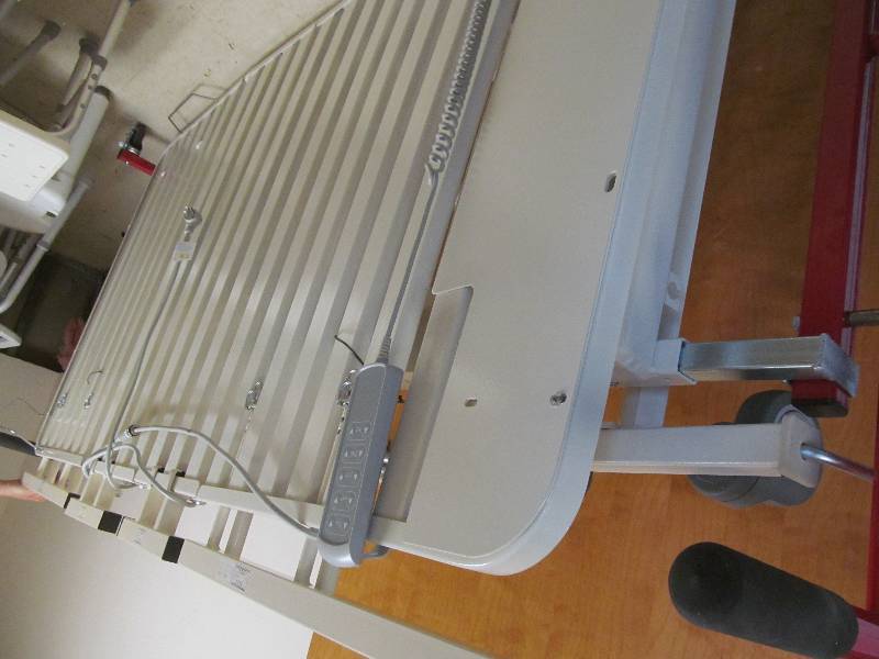 lot 522 image: B2- Electric bed NOA- looks new, Serial 0024319head and foot board