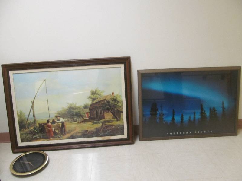 lot 532 image: B2- Wall pictures, Northern Lights, Clock