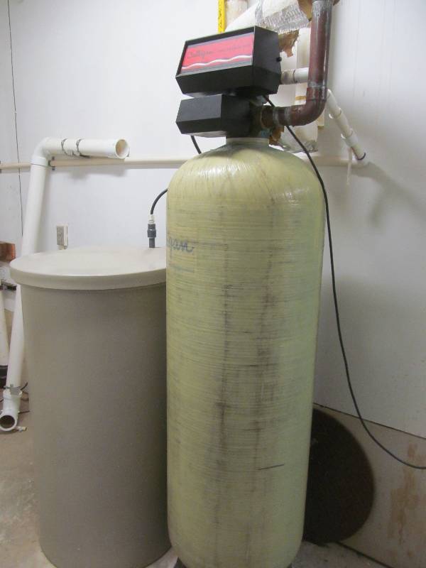 lot 533 image: B2- Elegant HiFlo3- water softener