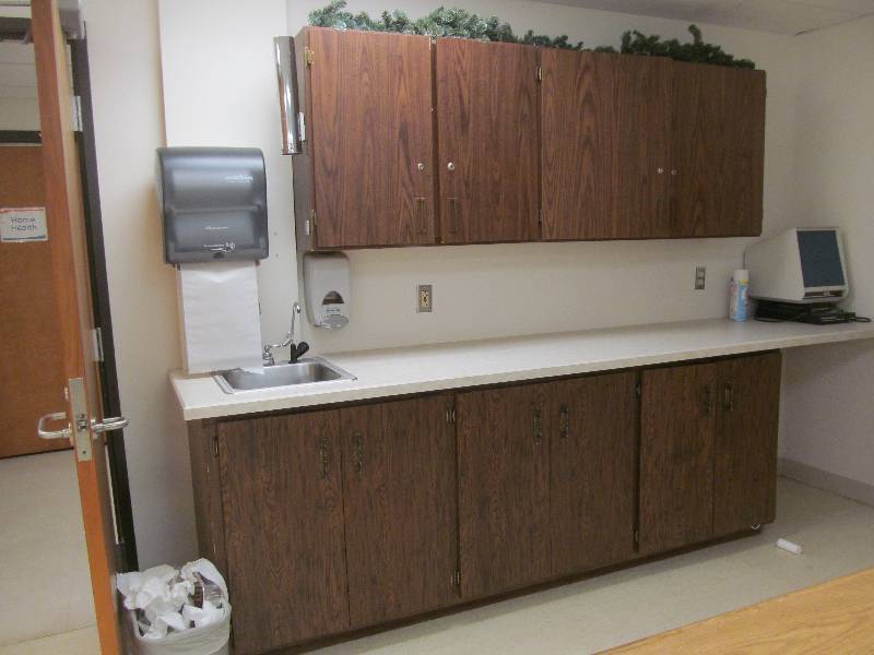 lot 545 image: Basement #2-Kitchen cabinets