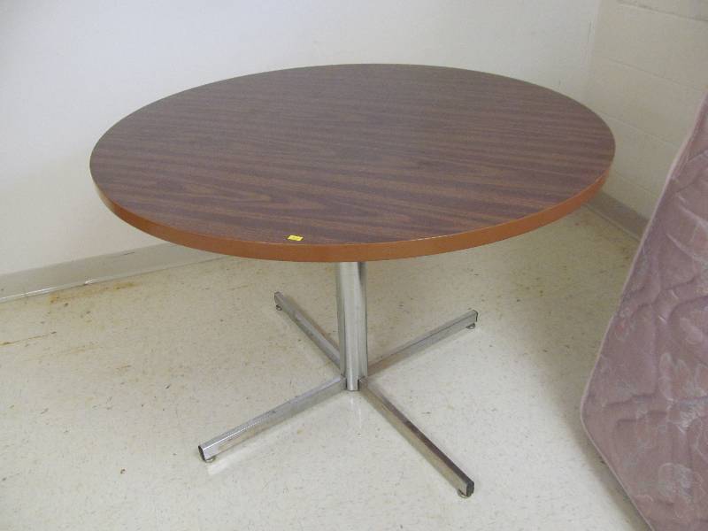lot 550 image: Basement #2-Round Table