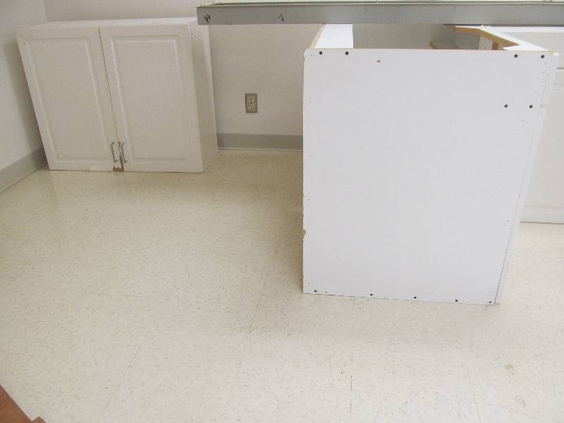 lot 560 image: Basement #2-Variety of White cupboards
