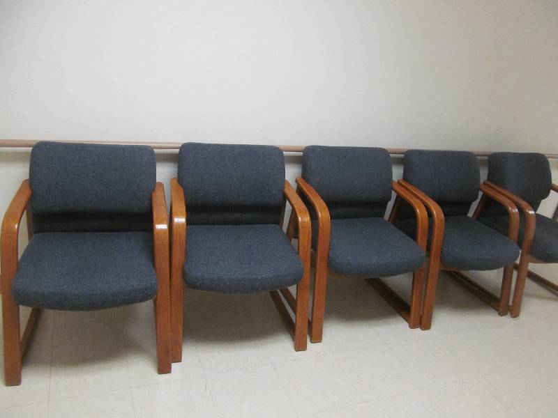 lot 563 image: Basement #2-(5) upholstered chairs-waiting room
