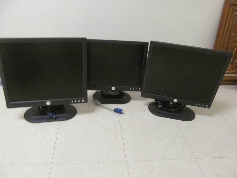 lot 565 image: Basement #2-(3) Screens (Dell) Computer screens
