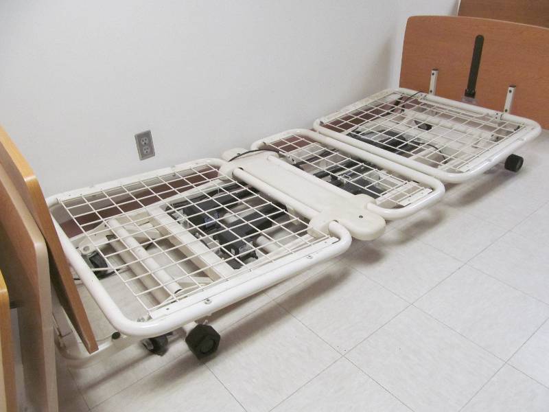 lot 572 image: Basement #2-Electric Lift Beds