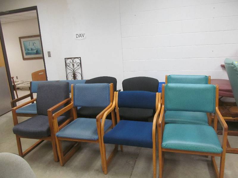 lot 577 image: Basement #2-Group of waiting room chairs (10)
