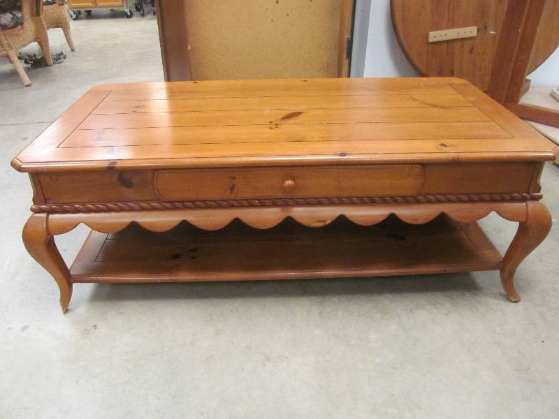 lot 584 image: Basement #2-Coffee Table
