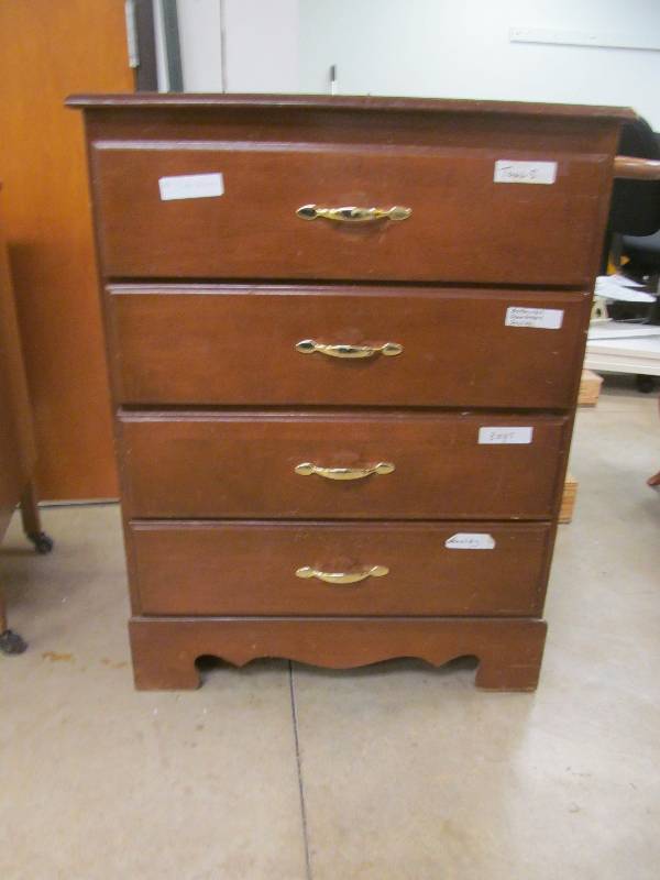 lot 586 image: Basement #2-Dresser-4 Drawer