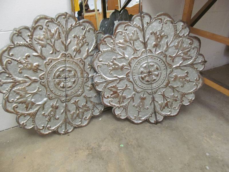 lot 602 image: Basement #2- 2 metal wall art