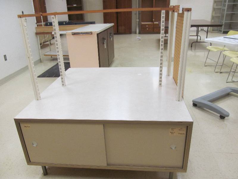 lot 619 image: Retail Display Cabinet