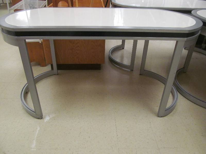 lot 623 image: Modular Tables