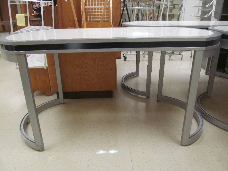 lot 625 image: Modular Tables