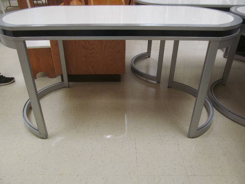 lot 626 image: Modular Tables