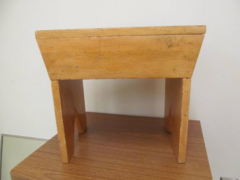 lot 630 image: Footstool (16x10x14)