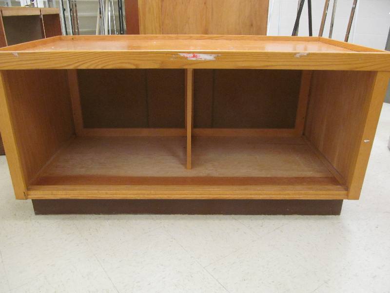 lot 634 image: Open front cabinet (30x60x30)