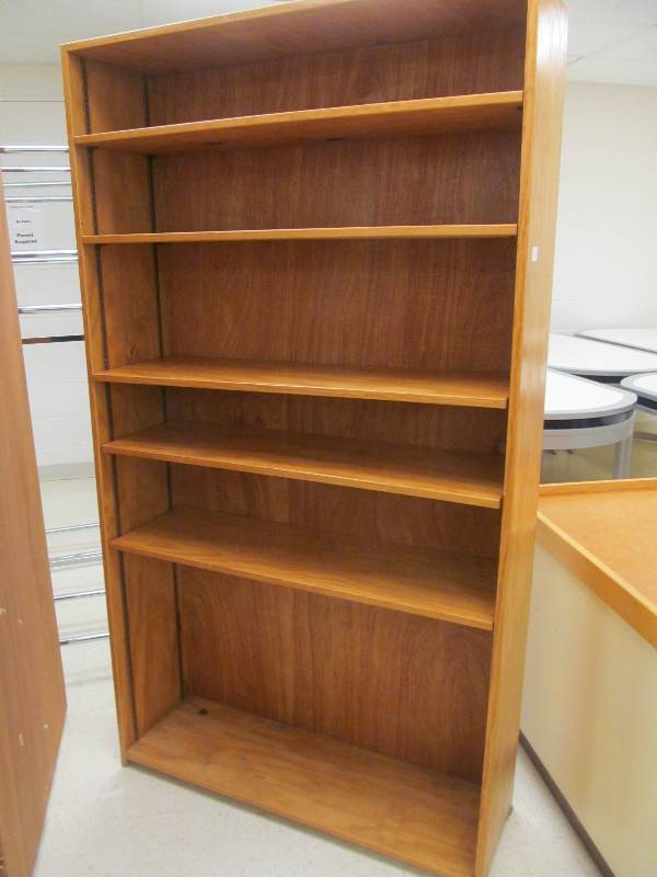 lot 635 image: Book shelf, adjustable shelves (40x72x12)