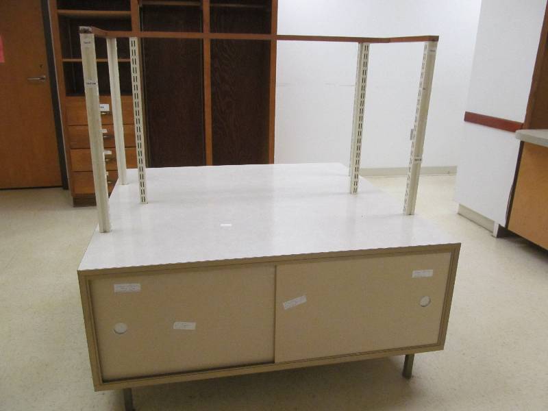 lot 640 image: Retail Display Cabinet
