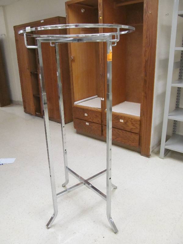 lot 651 image: Round clothing display rack, adjustable height (36)