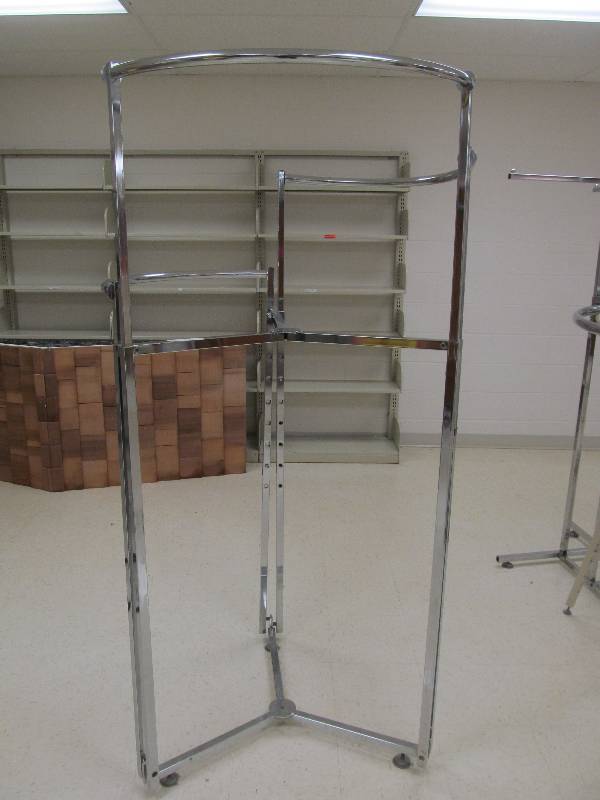 lot 657 image: Round clothing display rack, adjustable height (36)