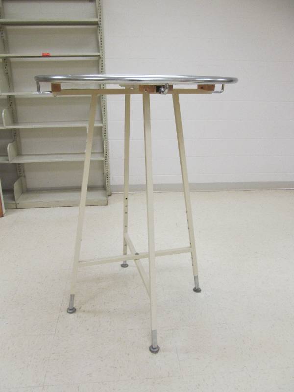 lot 660 image: Round Clothing display rack, Adjustable Height (36)