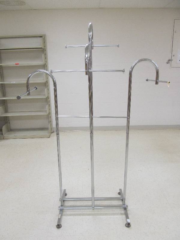lot 663 image: Odd Size Display Rack (44x70)